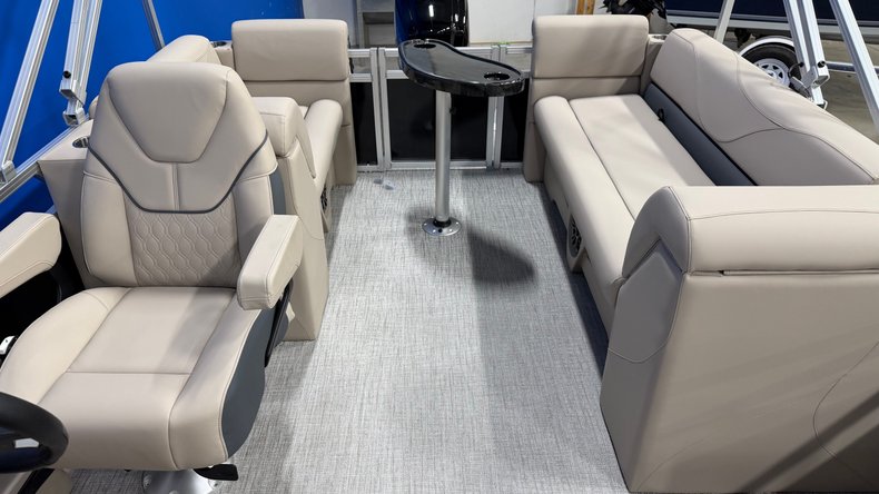 For Sale 2027 Avalon VLS 1980 Quad Lounger