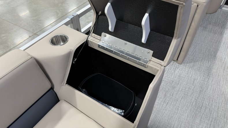 For Sale 2027 Avalon VLS 1980 Quad Lounger