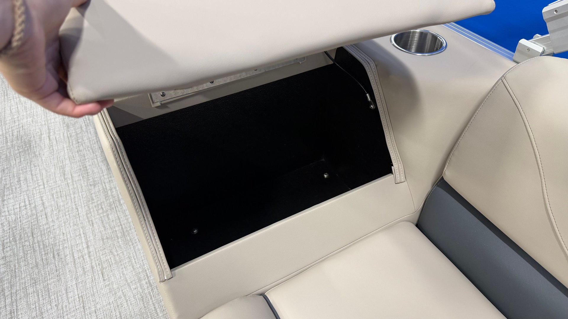 For Sale 2027 Avalon VLS 1980 Quad Lounger
