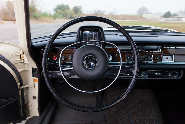1968 Mercedes-Benz 230S