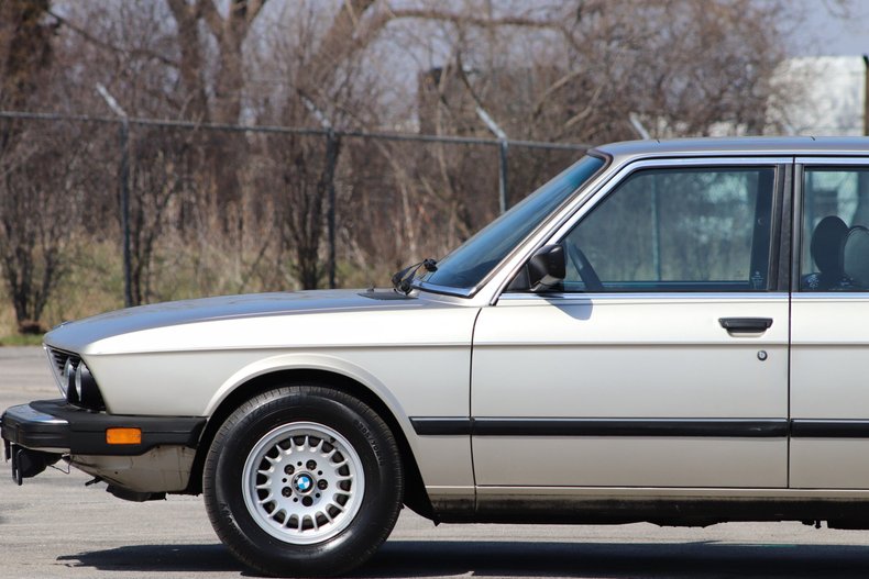 1983 bmw 533i