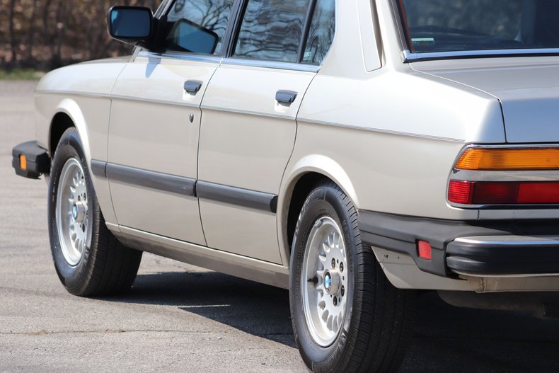 1983 bmw 533i