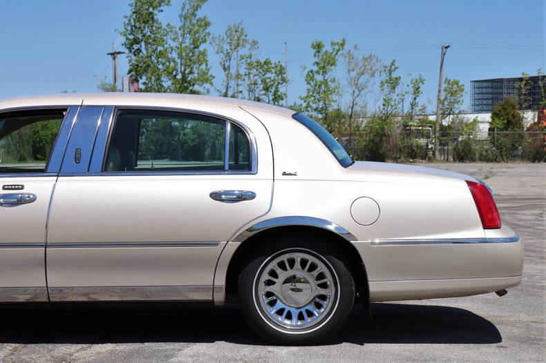 2001 lincoln town car