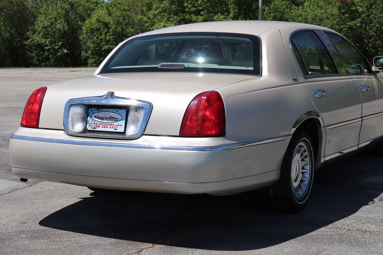 2001 lincoln town car