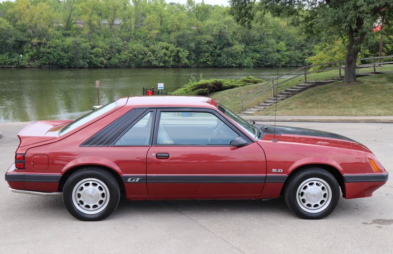 1985 ford mustang gt