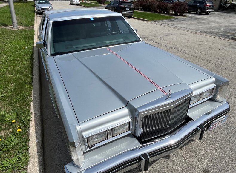 1984 lincoln town car signature series