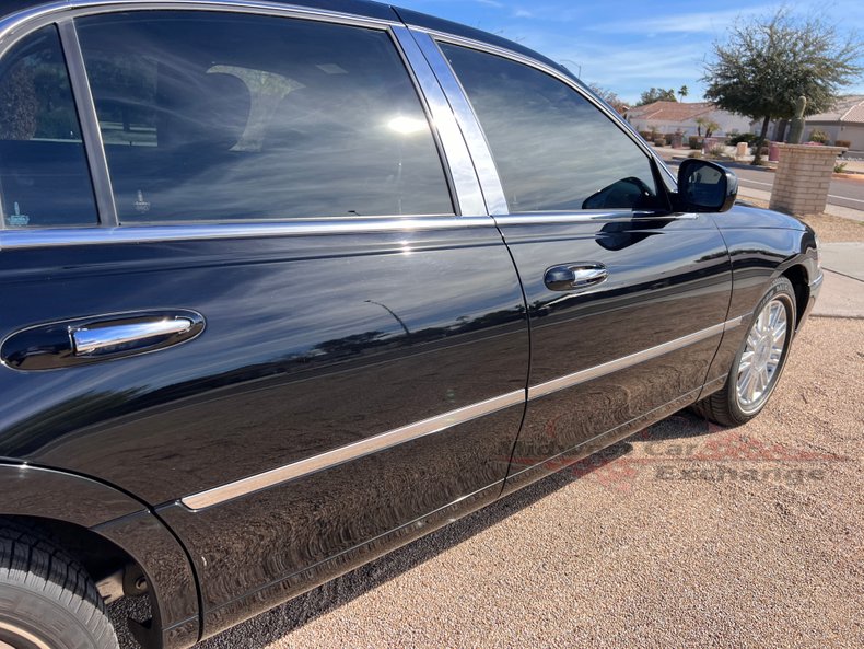 2011 lincoln town car signature series