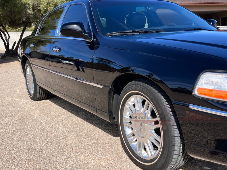 2011 lincoln town car signature series