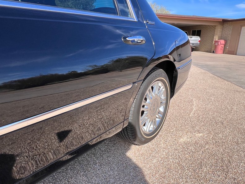 2011 lincoln town car signature series