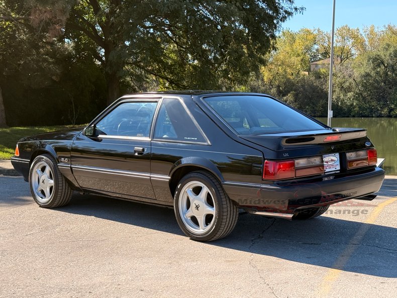 1990 ford mustang lx