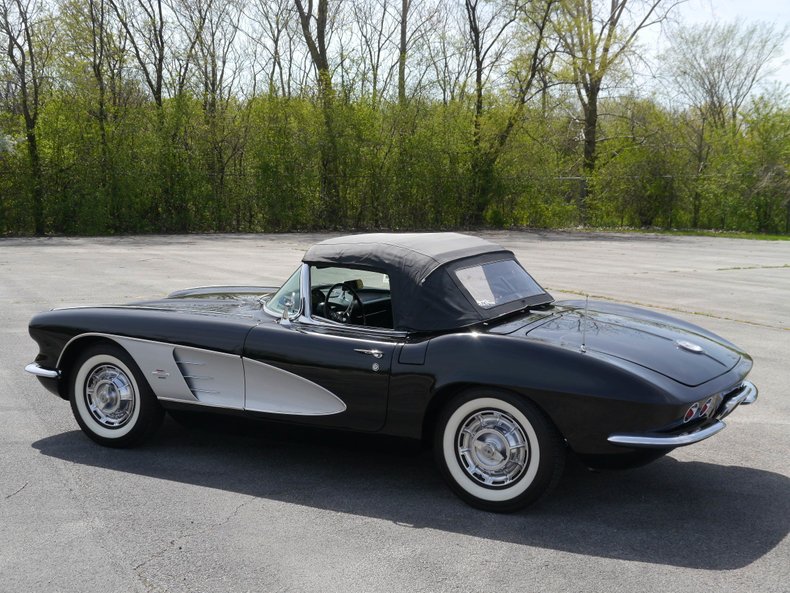 1961 chevrolet corvette convertible