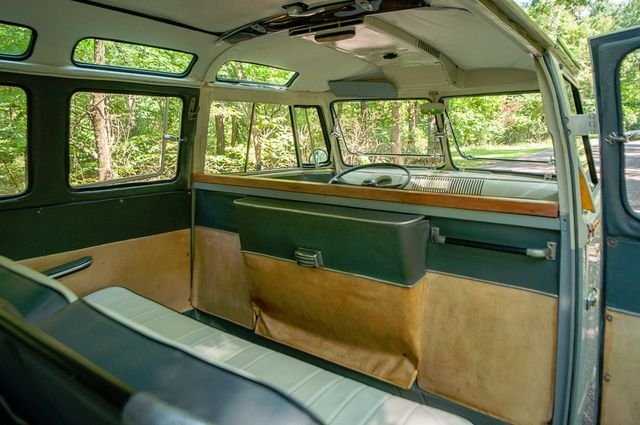 1959 Volkswagen 19-Window Bus | Motoexotica Classic Cars