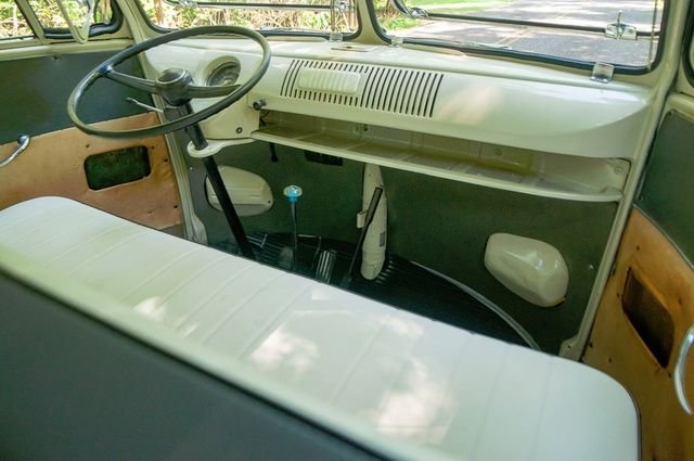 1959 Volkswagen 19-Window Bus | MotoExotica