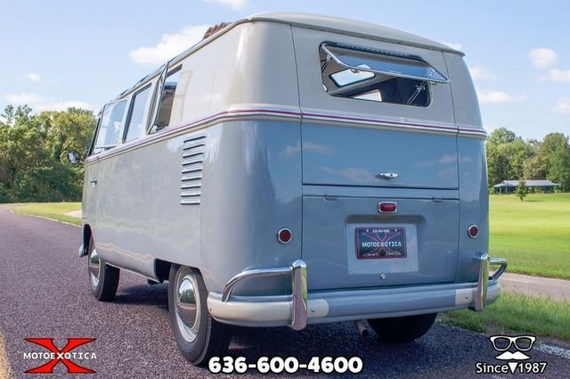 1959 Volkswagen 19-Window Bus | Motoexotica Classic Cars