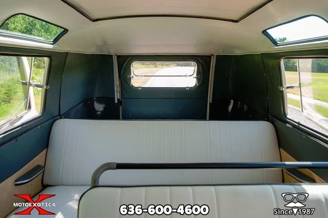1959 Volkswagen 19-Window Bus | Motoexotica Classic Cars