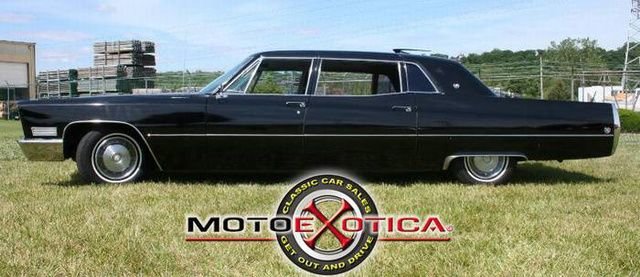 Modèle Réduit Cadillac Fleetwood Limo Noire – Échelle 1:64 – XG Models – Neuf