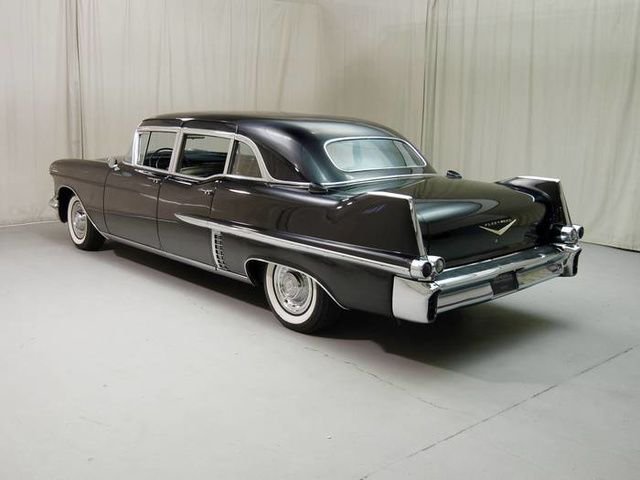 テッド 1957 Cadillac Series 75 Limo | Motoexotica Classic Cars