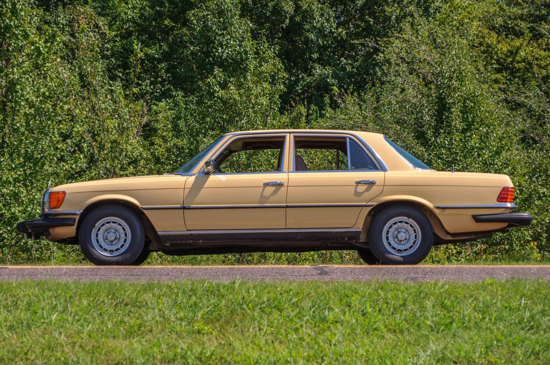 1980 Mercedes-Benz 300SD | Motoexotica Classic Cars