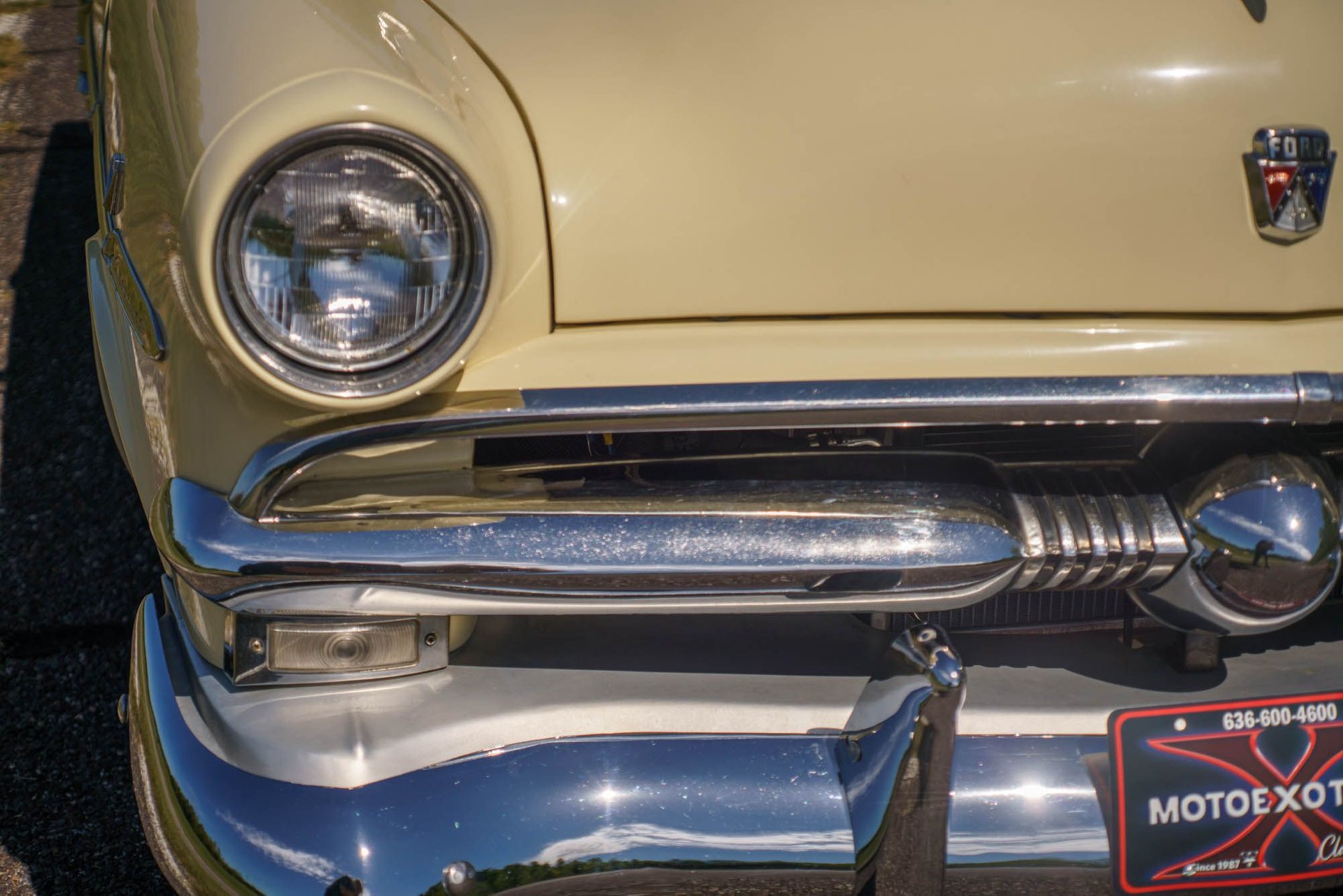 1953 ford crestliner