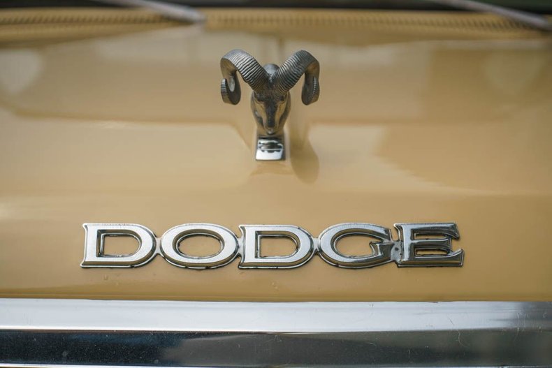 1981 Dodge D150 Royal Half-ton 9
