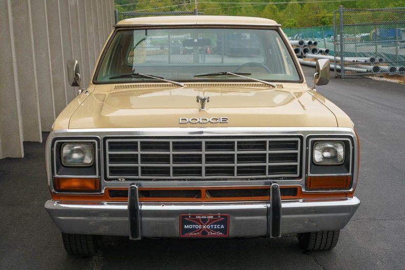 1981 Dodge D150 Royal Half-ton 36