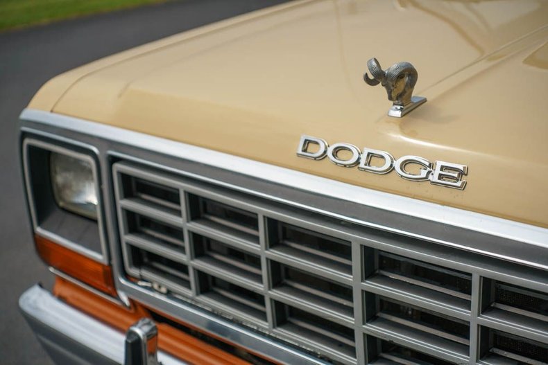 1981 Dodge D150 Royal Half-ton 41
