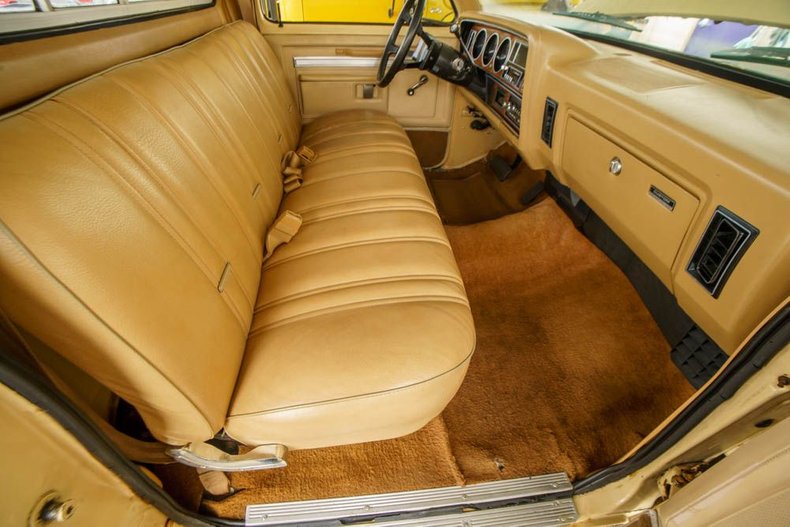 1981 Dodge D150 Royal Half-ton 98