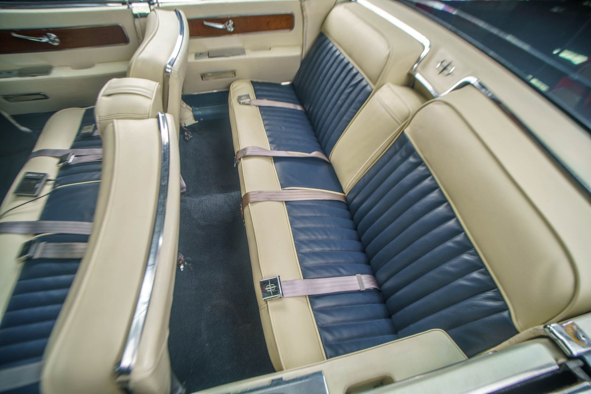 221012 | 1963 Lincoln Continental | Motoexotica Classic Cars