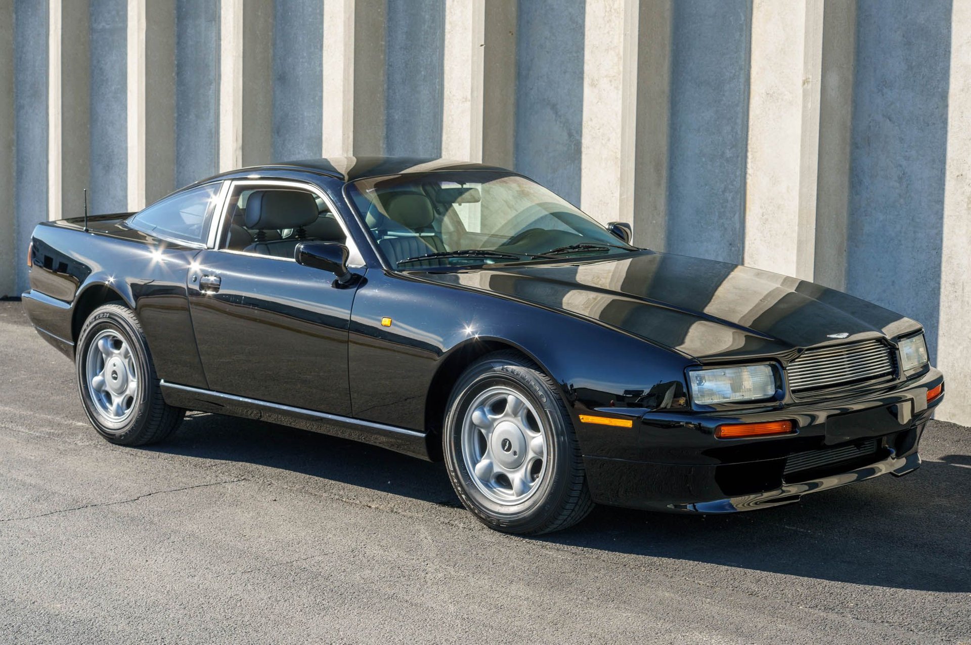 230112 | 1992 Aston Martin Virage | Motoexotica Classic Cars