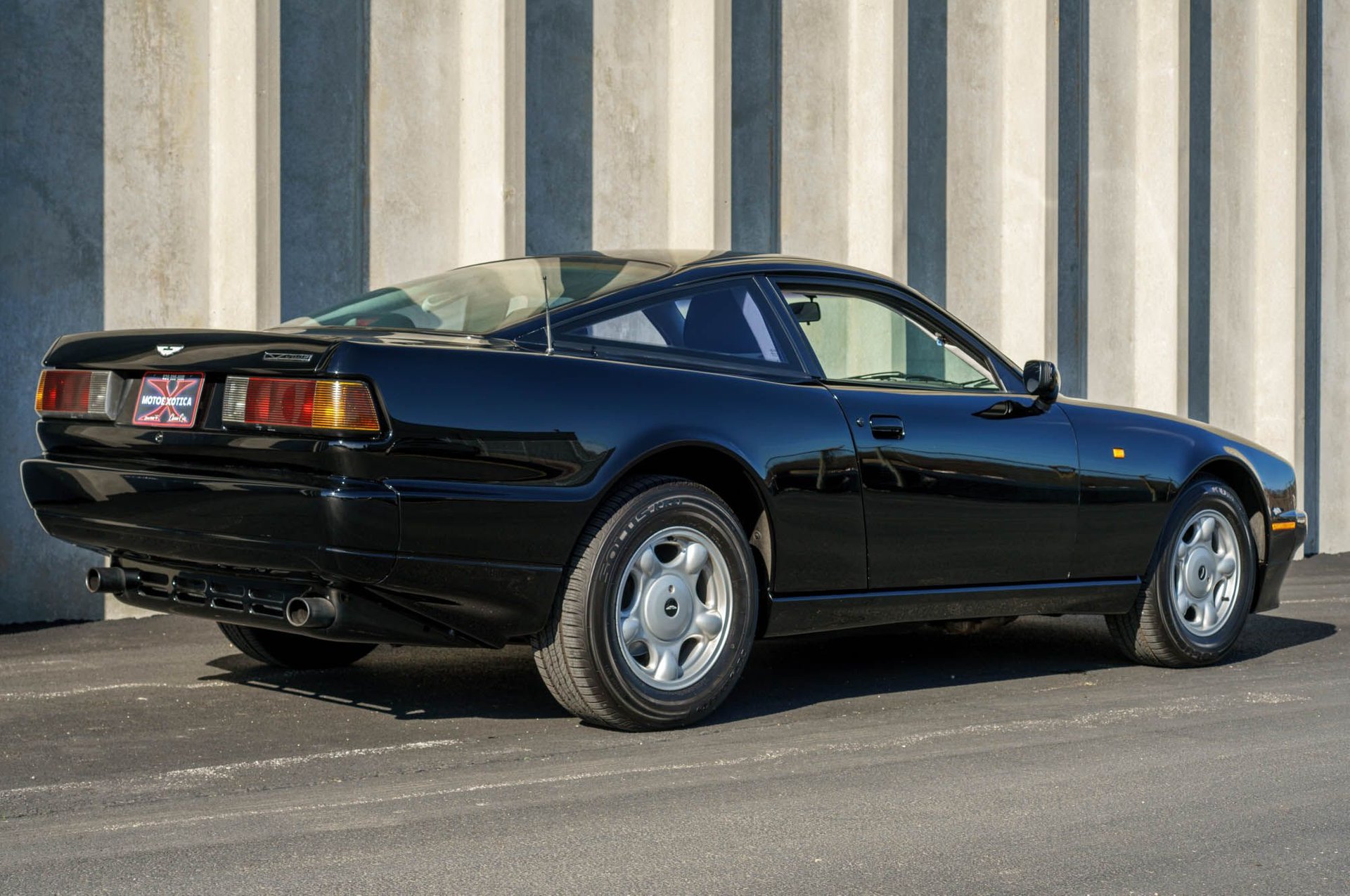 230112 | 1992 Aston Martin Virage | Motoexotica Classic Cars