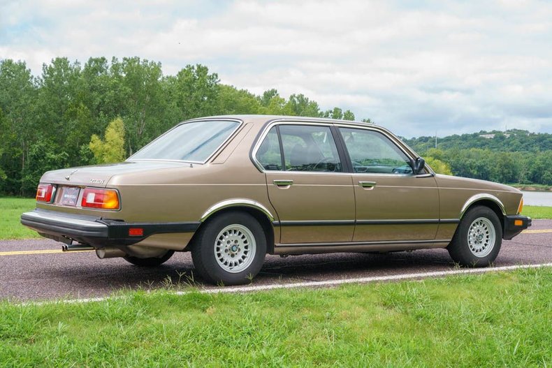 1984 BMW 733I 29