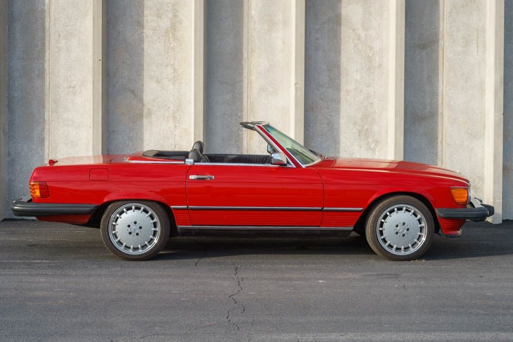 C00445.1 | 1988 Mercedes-Benz 560 SL | Motoexotica Classic Cars