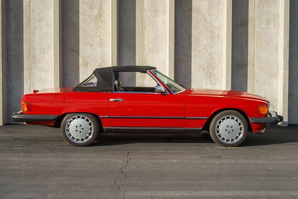 C00445.1 | 1988 Mercedes-Benz 560 SL | Motoexotica Classic Cars