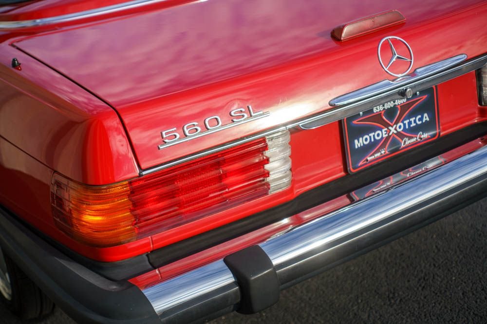 C00445.1 | 1988 Mercedes-Benz 560 SL | Motoexotica Classic Cars