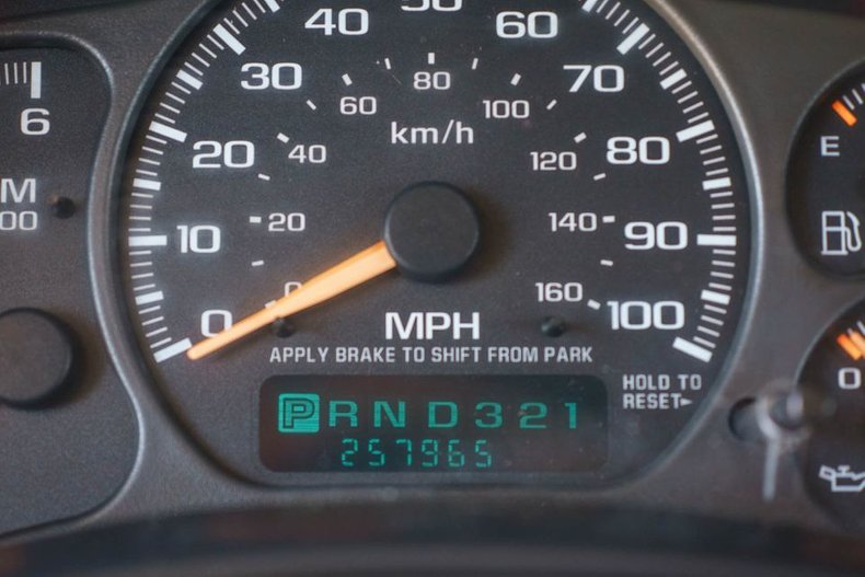2002 Chevrolet Tahoe 19