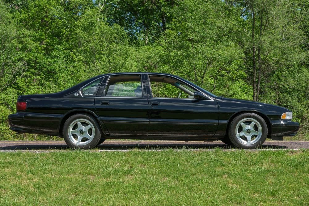 240417 | 1996 Chevrolet Impala SS | Motoexotica Classic Cars