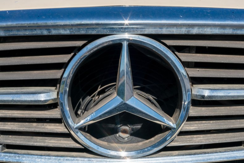 1983 Mercedes-Benz 380 SL 4