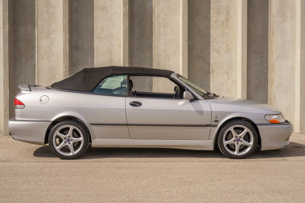 211020 | 2002 Saab 9-3 Viggen convertible | Motoexotica Classic Cars