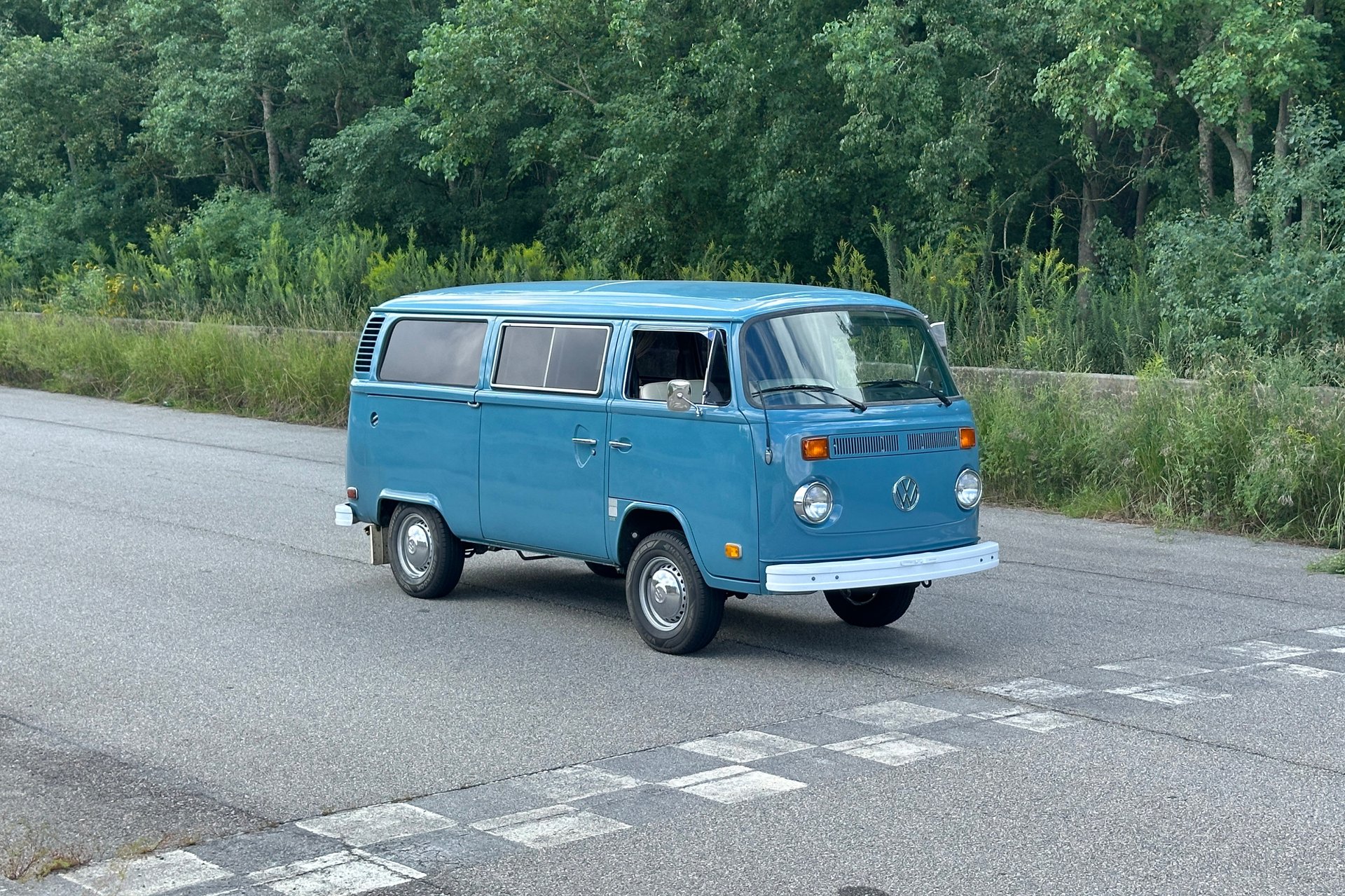 1974 volkswagen type 2 bay window bus