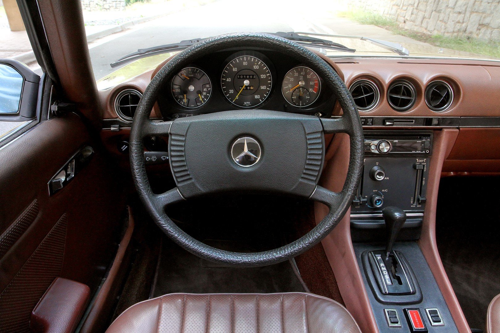domain Opera Beg 1975 Mercedes-Benz 450SL | Motorcar Studio