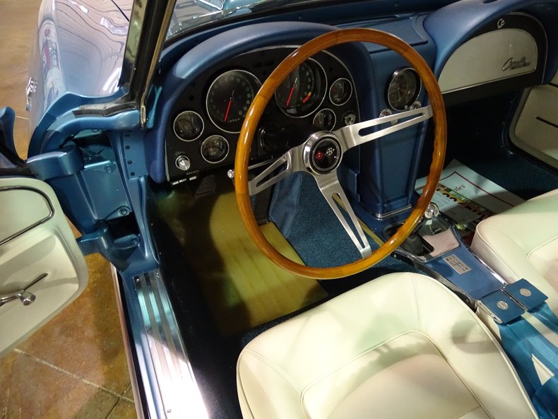 1965 Chevrolet Corvette 30