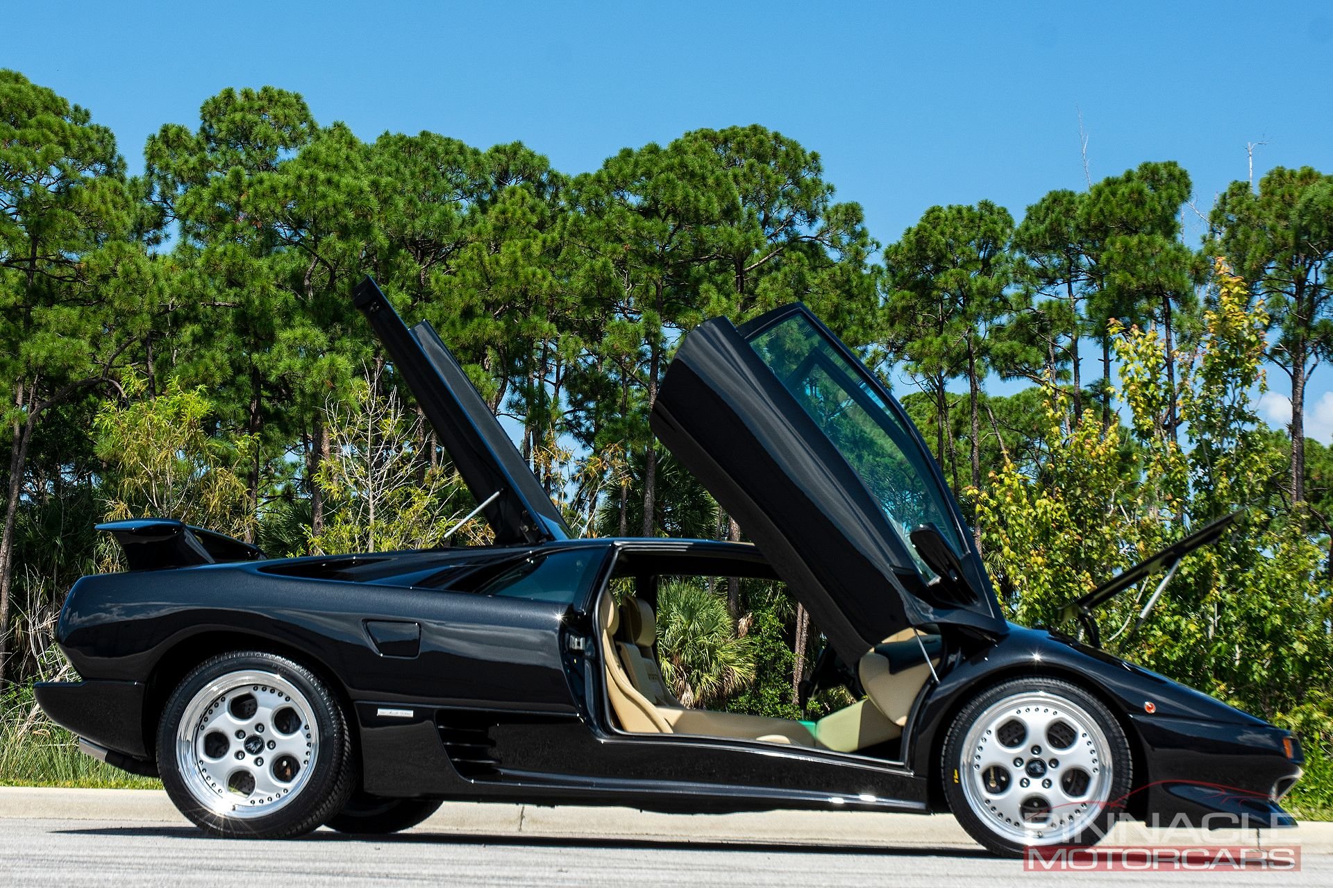 30134104 | 1999 Lamborghini Diablo VT | Pinnacle Motorcars