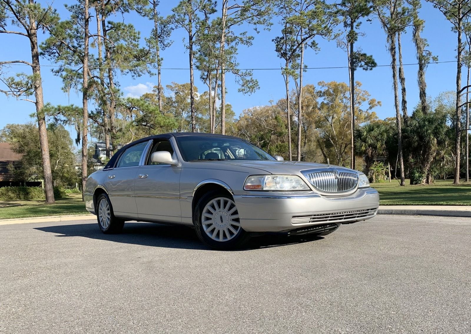 For Sale 2005 Lincoln Town Car