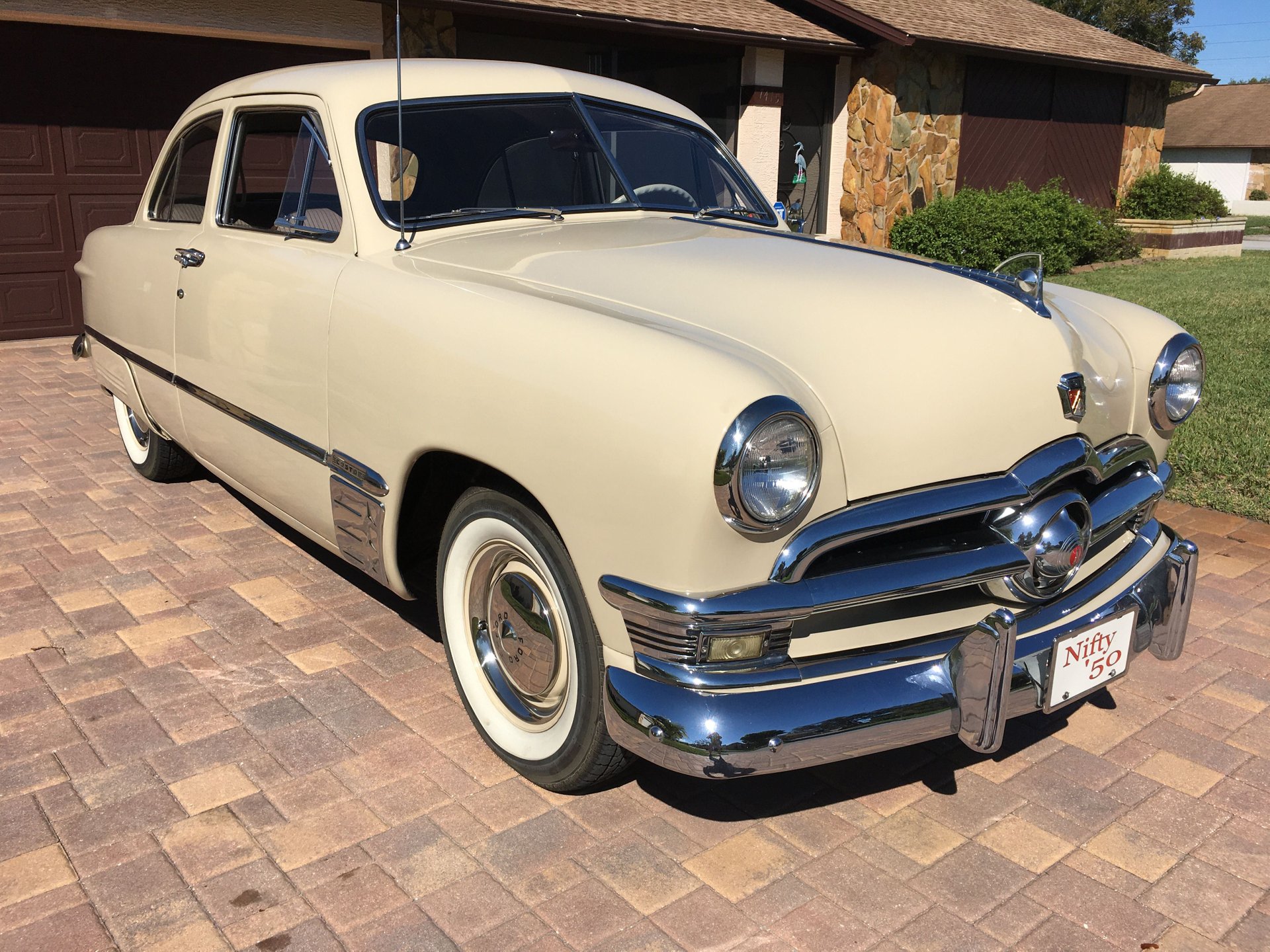 1950-ford-custom-sedan