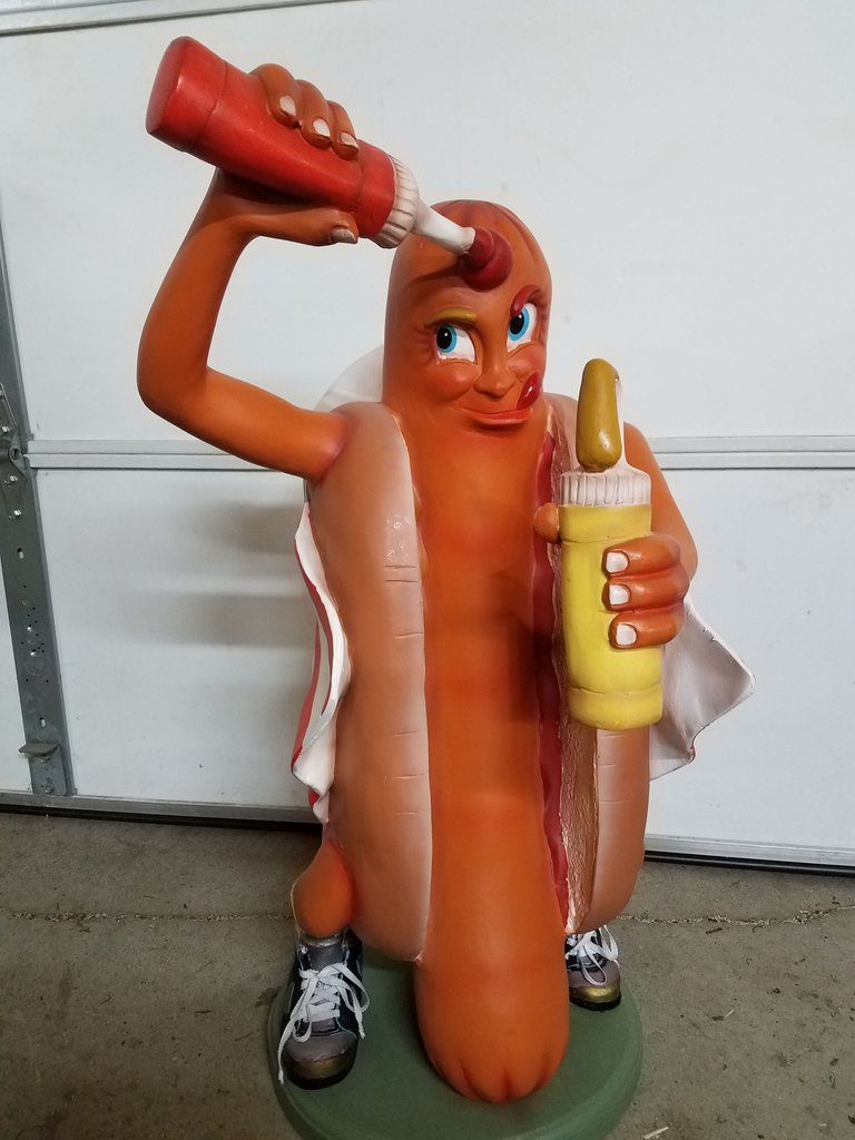  Hot Dog Statue 