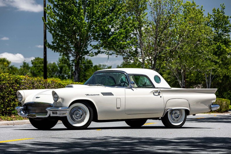 1957 Ford Thunderbird