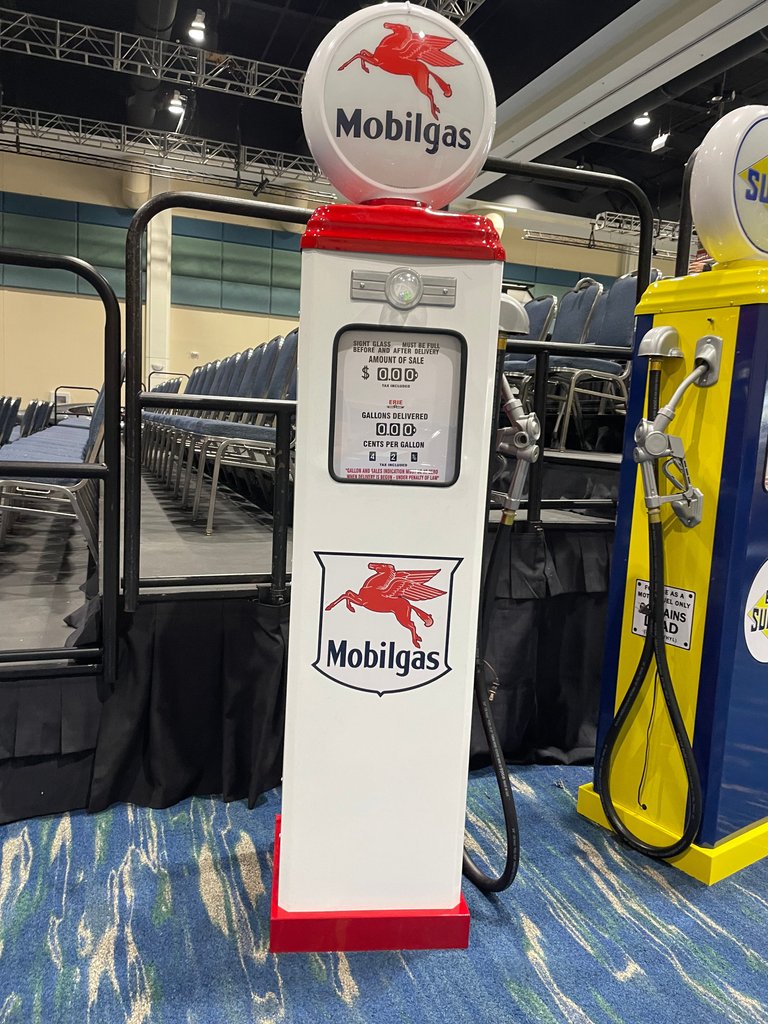  Mobilgas Gas Pump 