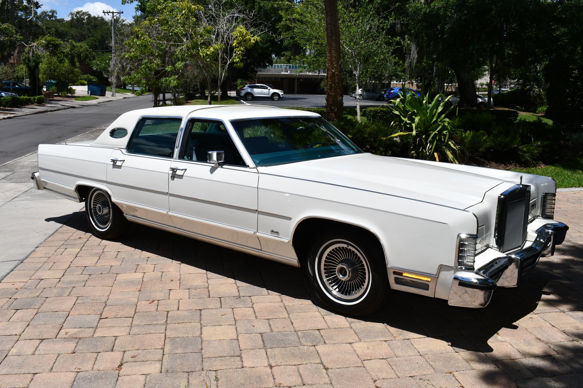 1979 Lincoln Town Car | Primo Classics International LLC