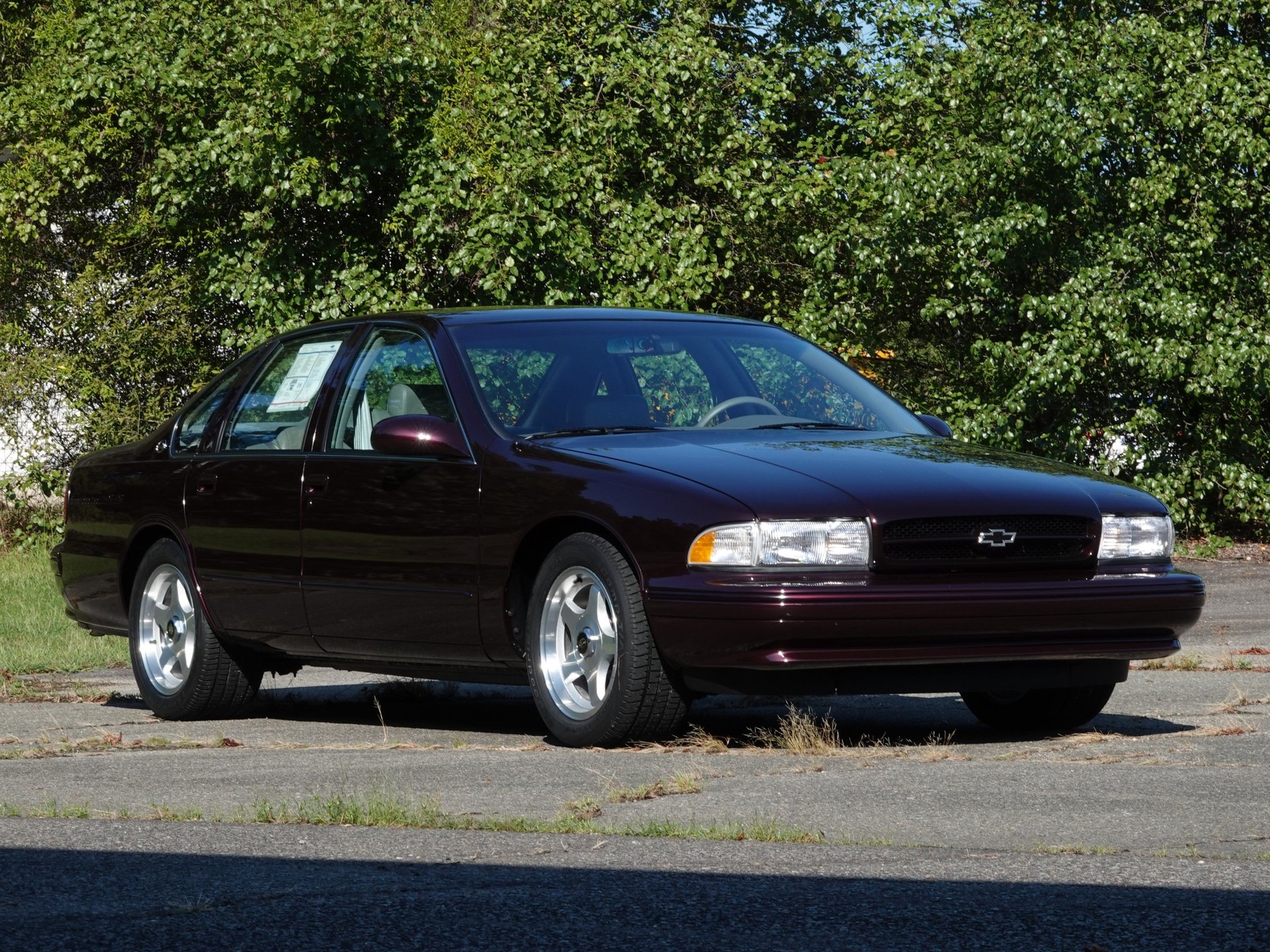 thumbnail image 2 of Micro Rim Black Honeycomb Grille Assembly For 1994-1996 Chevy Impala SS & 91-96 Caprice 2 of 6