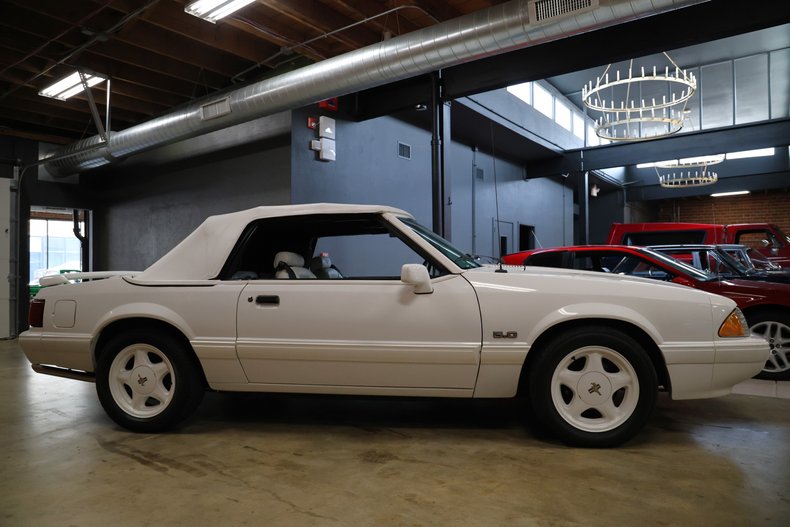1993 Ford Mustang 35